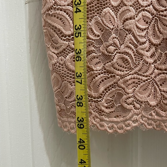 Ivanka Trump pink lace dress. - Picture 5 of 7